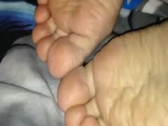 Homemade foot fetish solo with my mature husband exposingh her feet 